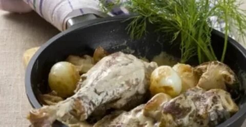 Фазан, жаренный с луком и грибами